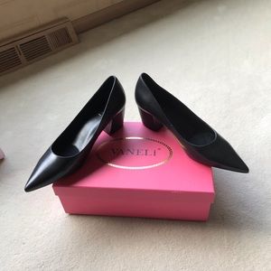 Vanelli black pump